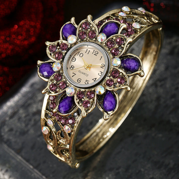 Alloy Lace Quartz Women's Watch With Diamond Encrusted And Round Dial