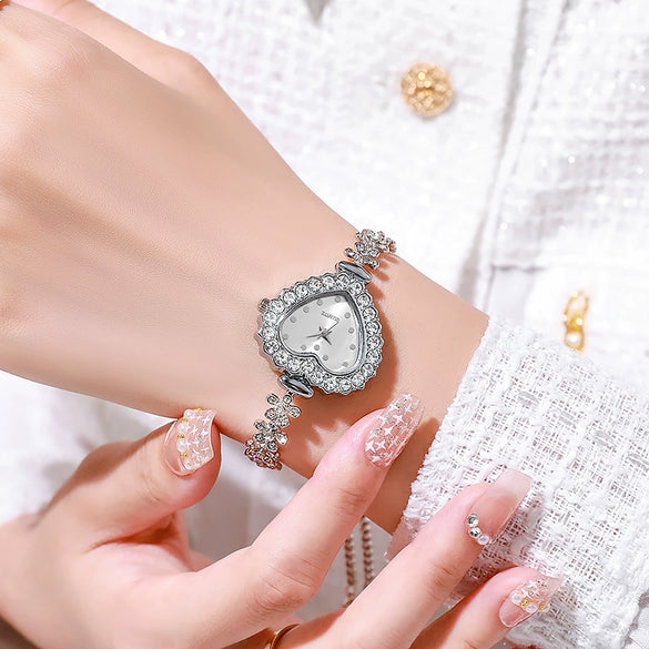 Alloy Ladies Heart Shaped Fashion Quartz Watch