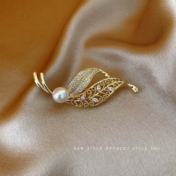 Alloy Leaf Brooch With Pearl Rhinestone Flower Design For Women's Suits Electroplated
