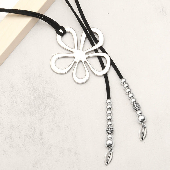 Alloy Leather Rope Fashion Clavicle Chain With Hollow Flower Design And Electroplating Treatment For Women