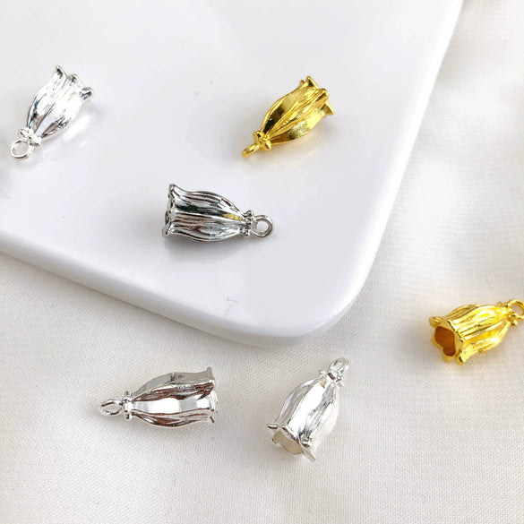 Alloy Lily Flower Bud Pendant Jewelry Accessories With Colorpreserving Electroplating