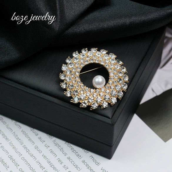 Alloy Pearl And Diamond Garment Brooch Geometric Heart Shape Electroplated