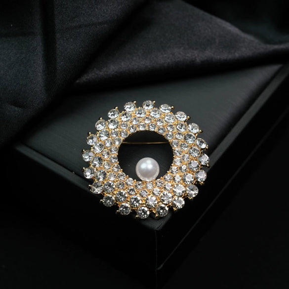Alloy Pearl And Diamond Garment Brooch Geometric Heart Shape Electroplated