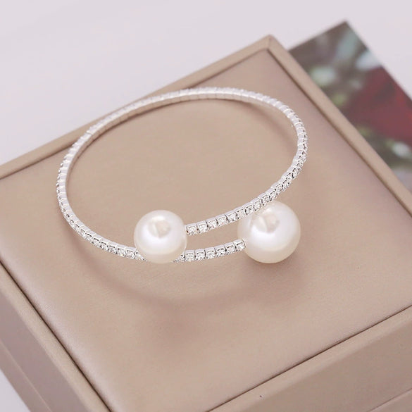Alloy Pearl And Rhinestone Elastic Women's Bracelet With Circle Pattern And Electroplating