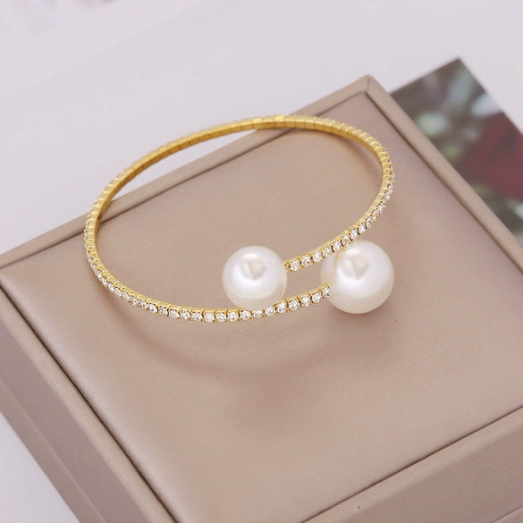 Alloy Pearl And Rhinestone Elastic Women's Bracelet With Circle Pattern And Electroplating