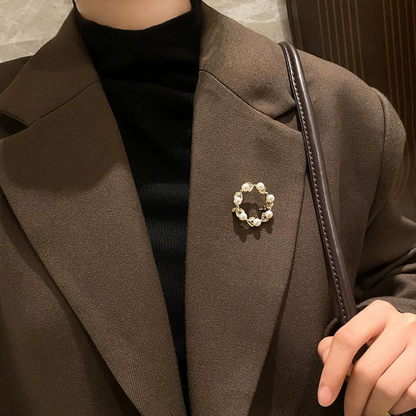 Alloy Pearl Circle Flower Style Electroplating Women's Brooch And Silk Scarf Buckle Accessories