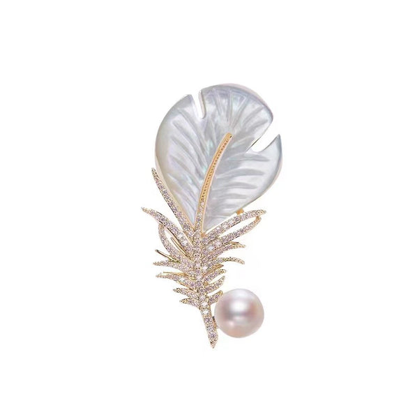 Alloy Pearl Feather Women's Brooch With Electroplating Treatment And Natural Style