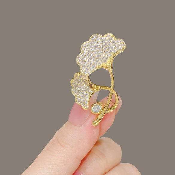 Alloy Pearl Ginkgo Leaf Brooch Electroplated Women's Natural Style Suit Coat Pin Accessories