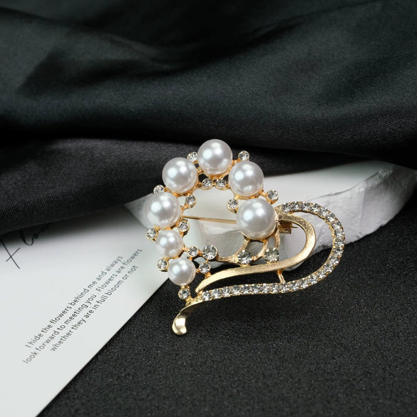 Alloy Pearl Heartshaped Brooch Clothing Accessories With Electroplating