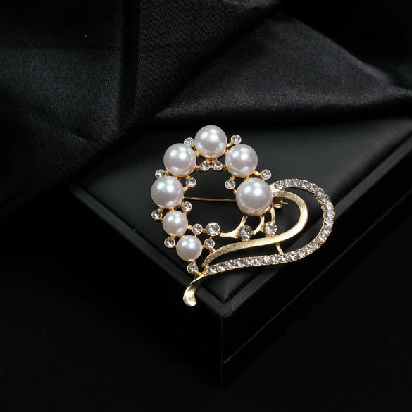 Alloy Pearl Heartshaped Brooch Clothing Accessories With Electroplating
