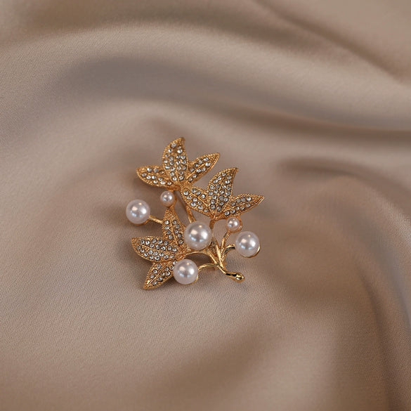 Alloy Pearl Leaf Rhinestone Antiglare Buckle Flower Brooch Electroplated Women's Minimalist Luxury Accessory