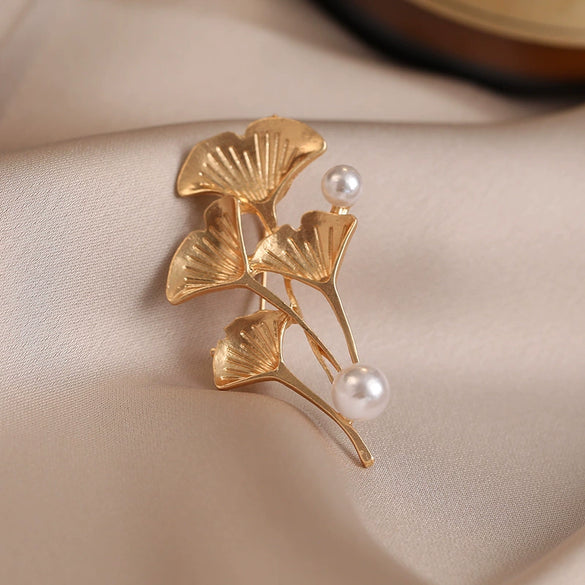 Alloy Pearl Women's Minimalist Flower Shaped Electroplated Ginkgo Leaf Antiexposure Coat Brooch