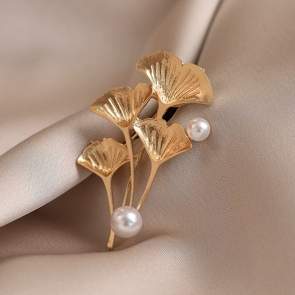 Alloy Pearl Women's Minimalist Flower Shaped Electroplated Ginkgo Leaf Antiexposure Coat Brooch