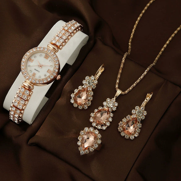 Alloy Quartz Bracelet Watch With Round Diamond For Female Compact Exquisite And Leisure Style Jewelry Set