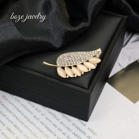 Alloy Rhinestone Leaf Brooch With Electroplating Fashionable Plants Flowers Style For Women And Unisex