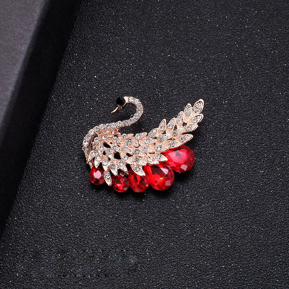 Alloy Rhinestone Pearl Women's Retro Antilight Sweater Pin Brooch With Flower Pattern And Electroplating Treatment