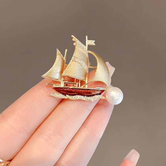 Alloy Sailboat Brooch Minimalist Style Electroplated Ladies Accessories