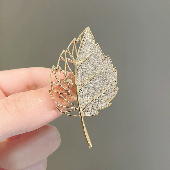 Alloy Small Leaf Flower Brooch For Women With Electroplating Treatment