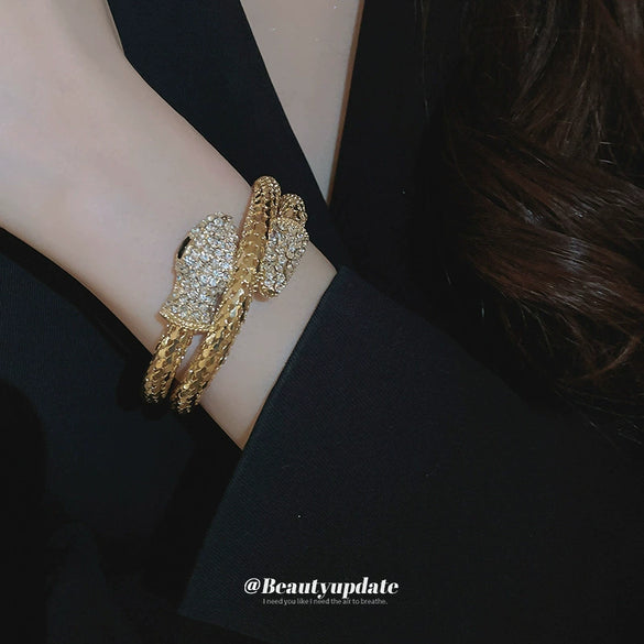 Alloy Snakeshaped Diamondencrusted Clavicle Chain Necklace For Women With Highend And Geometric Animal Style
