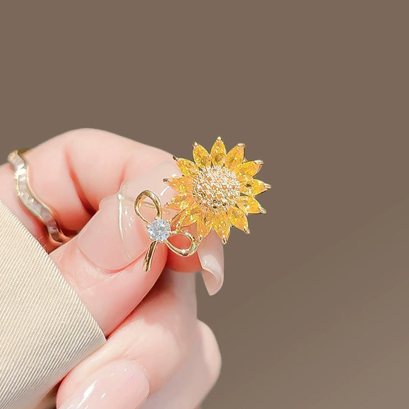 Alloy Sunflower Brooch Electroplating Highend Female Niche Design Sense Pin Neck Accessories