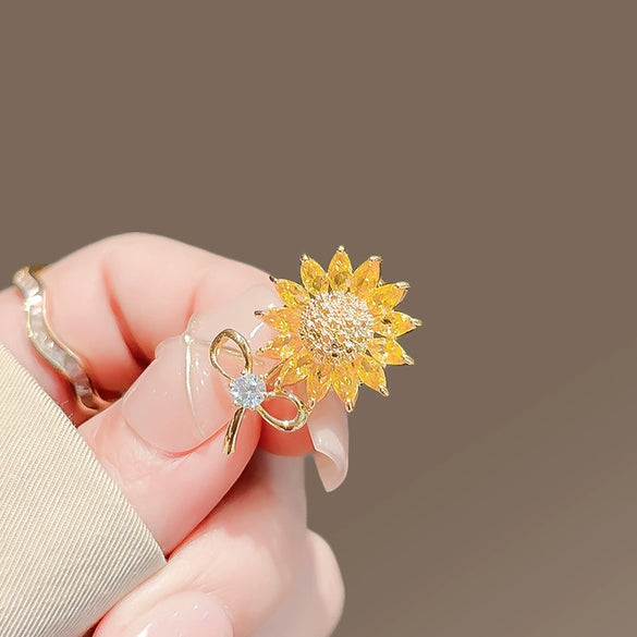 Alloy Sunflower Women's Brooch Electroplating Pin Cute Small Corsage Collar Accessories