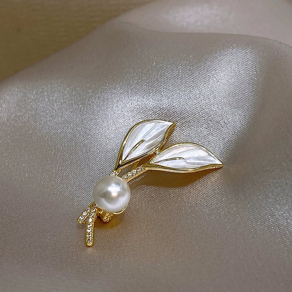 Alloy Tulip Women's Brooch With Natural Flower Design And Electroplating
