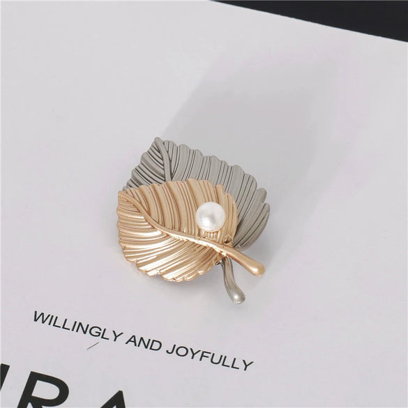Alloy Vintage Maple Leaf And Flower Electroplated Brooch For Women