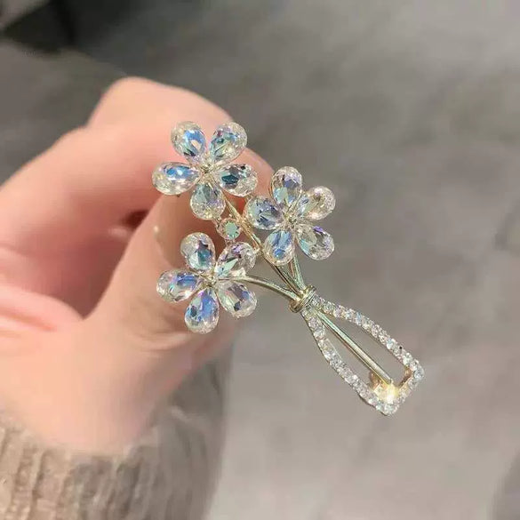 Alloy Women's Brooch With Flower Pattern And Electroplating Treatment