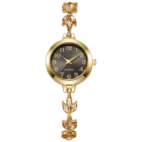 Alloy Women's Fashionable Round Dial Clover Bracelet Watch
