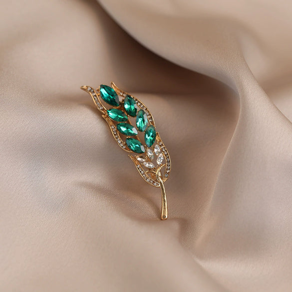 Alloy Women's Minimalist Flower Shaped Electroplated Brooch Accessories