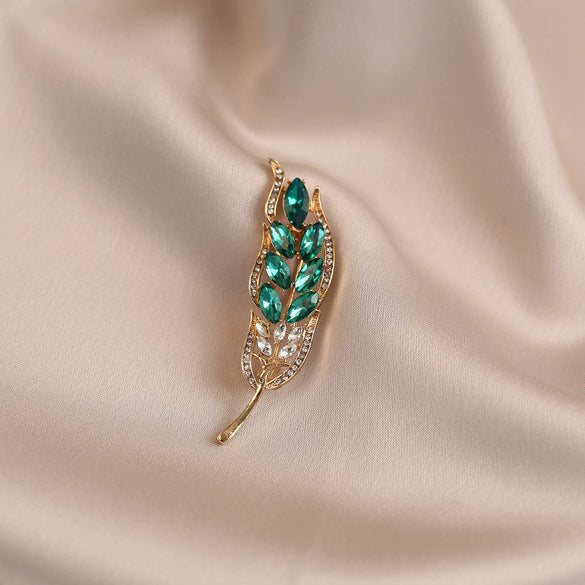 Alloy Women's Minimalist Flower Shaped Electroplated Brooch Accessories