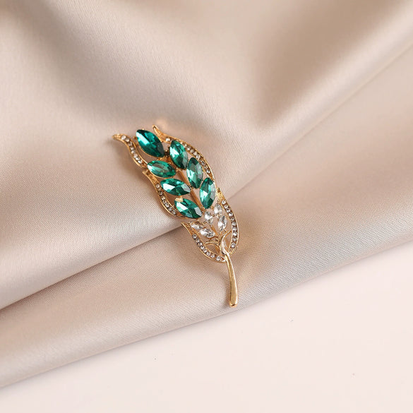 Alloy Women's Minimalist Flower Shaped Electroplated Brooch Accessories