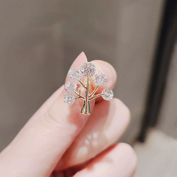 Alloy Women's Natural Style Tree Of Life Brooch With Flower Pattern And Electroplating Design