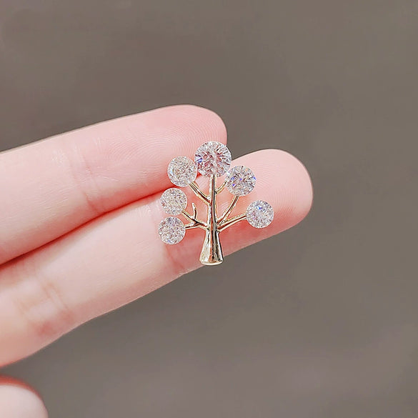 Alloy Women's Natural Style Tree Of Life Brooch With Flower Pattern And Electroplating Design