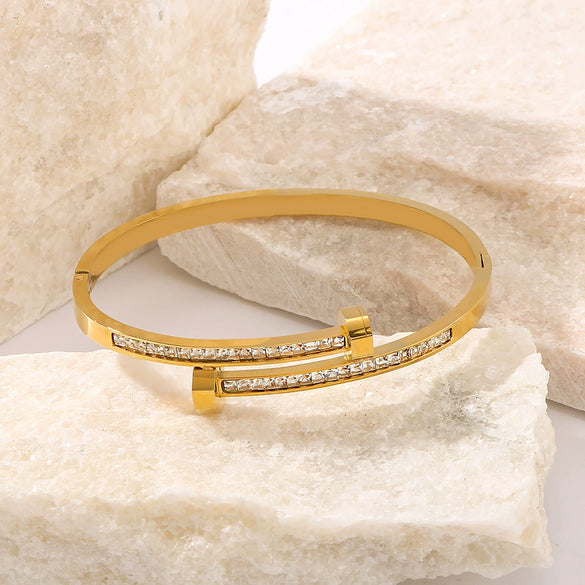 Asymmetric Open Disc Niche Fashion Women's Bracelet Set In Titanium Steel Plated 18K Gold With Zircon Vacuum Plated In 18K Furnace