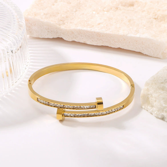 Asymmetric Open Disc Niche Fashion Women's Bracelet Set In Titanium Steel Plated 18K Gold With Zircon Vacuum Plated In 18K Furnace