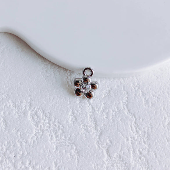 Asymmetrical Metal Style Square Button Alloy Brooch Necklace With Diamond Flower Electroplating
