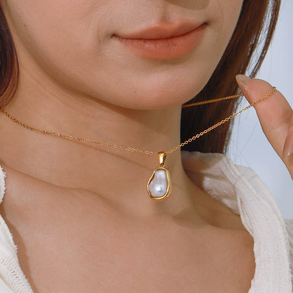 Baroque Pearl Necklace In Stainless Steel And Titanium Steel With Geometric Design And Electroplating Treatment