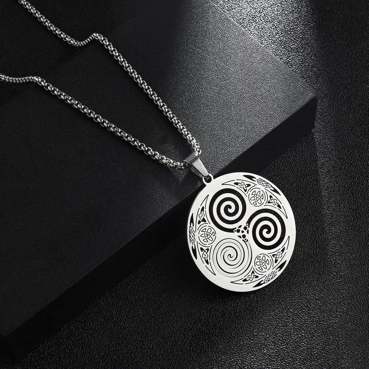 201 Stainless Steel 18K Gold Plated Basic Classic Style Commute Geometric Round Spiral Pendant Necklace