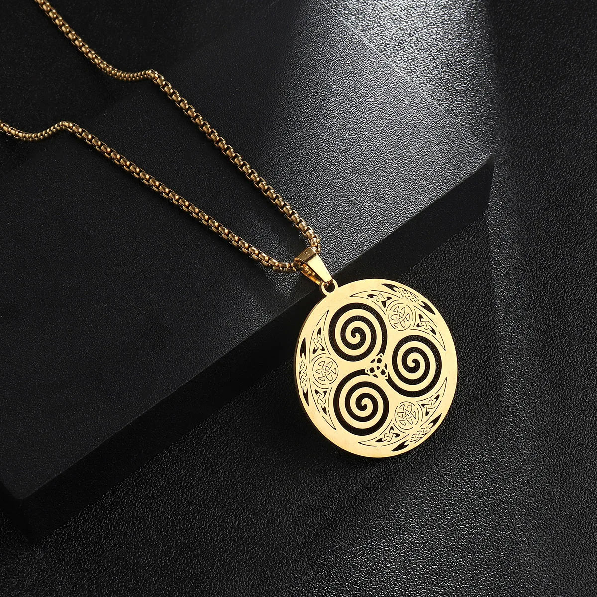 201 Stainless Steel 18K Gold Plated Basic Classic Style Commute Geometric Round Spiral Pendant Necklace