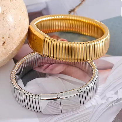 Basic Classic Style Solid Color 304 Stainless Steel 18K Gold Plated Bangle In Bulk