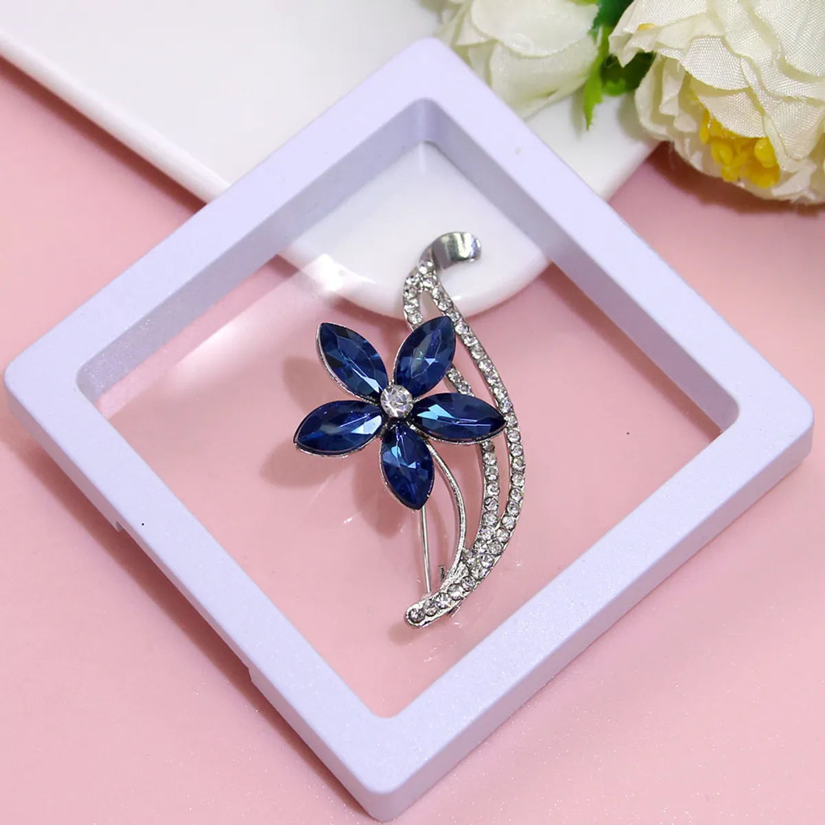 Basic Modern Style Classic Style Animal Flower Alloy Plating Inlay Artificial Pearls Rhinestones Women'S Brooches