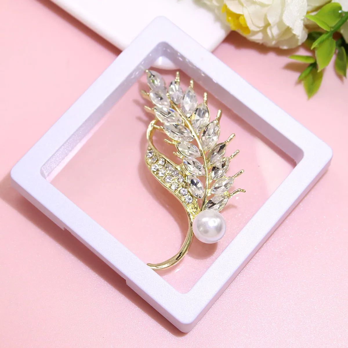 Basic Modern Style Classic Style Animal Flower Alloy Plating Inlay Artificial Pearls Rhinestones Women'S Brooches