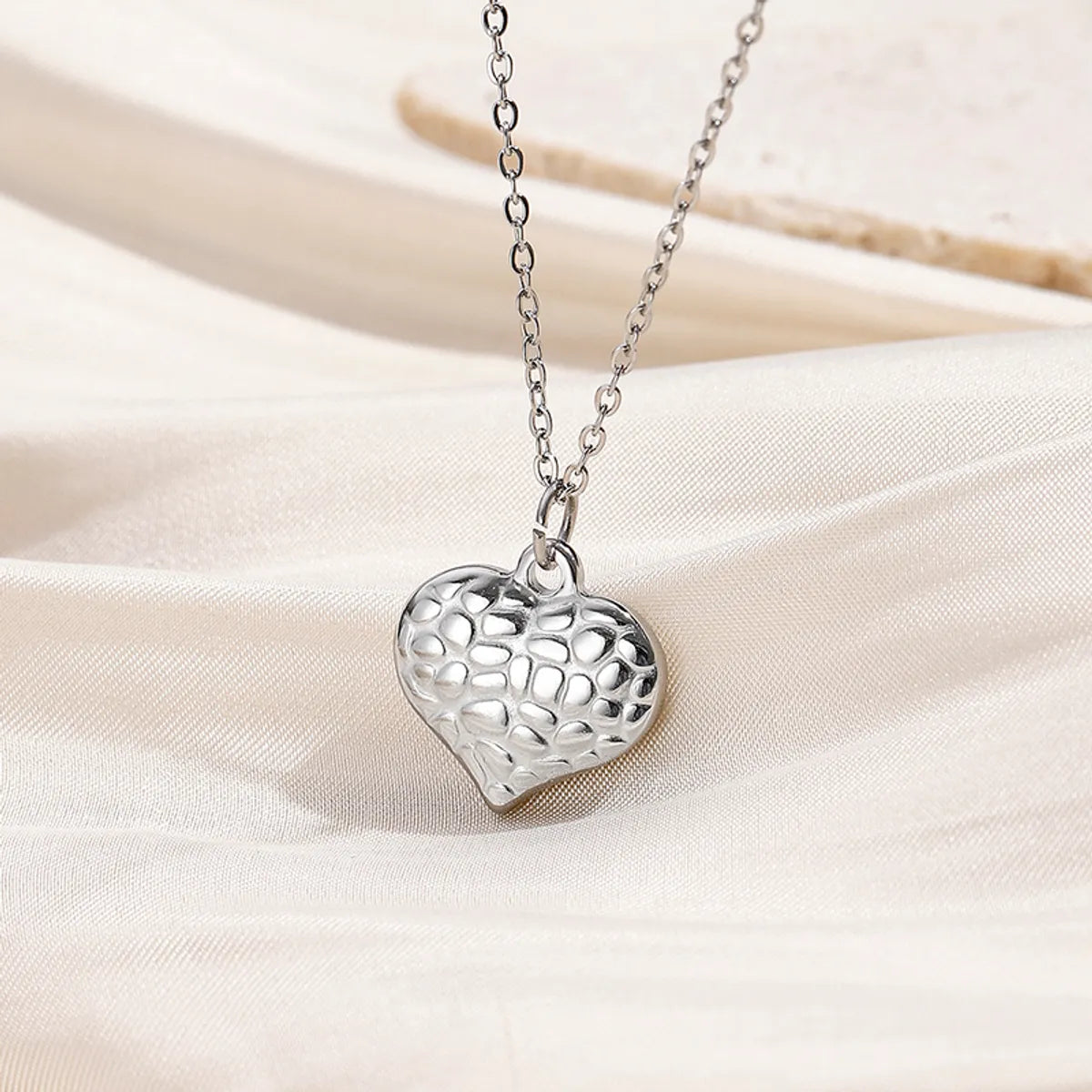 Wholesale Jewelry Basic Retro Classic Style Heart Shape 304 Stainless Steel Pendant Necklace