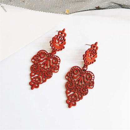 Basic Retro Leaves Alloy Hollow Out Women'S Drop Earrings