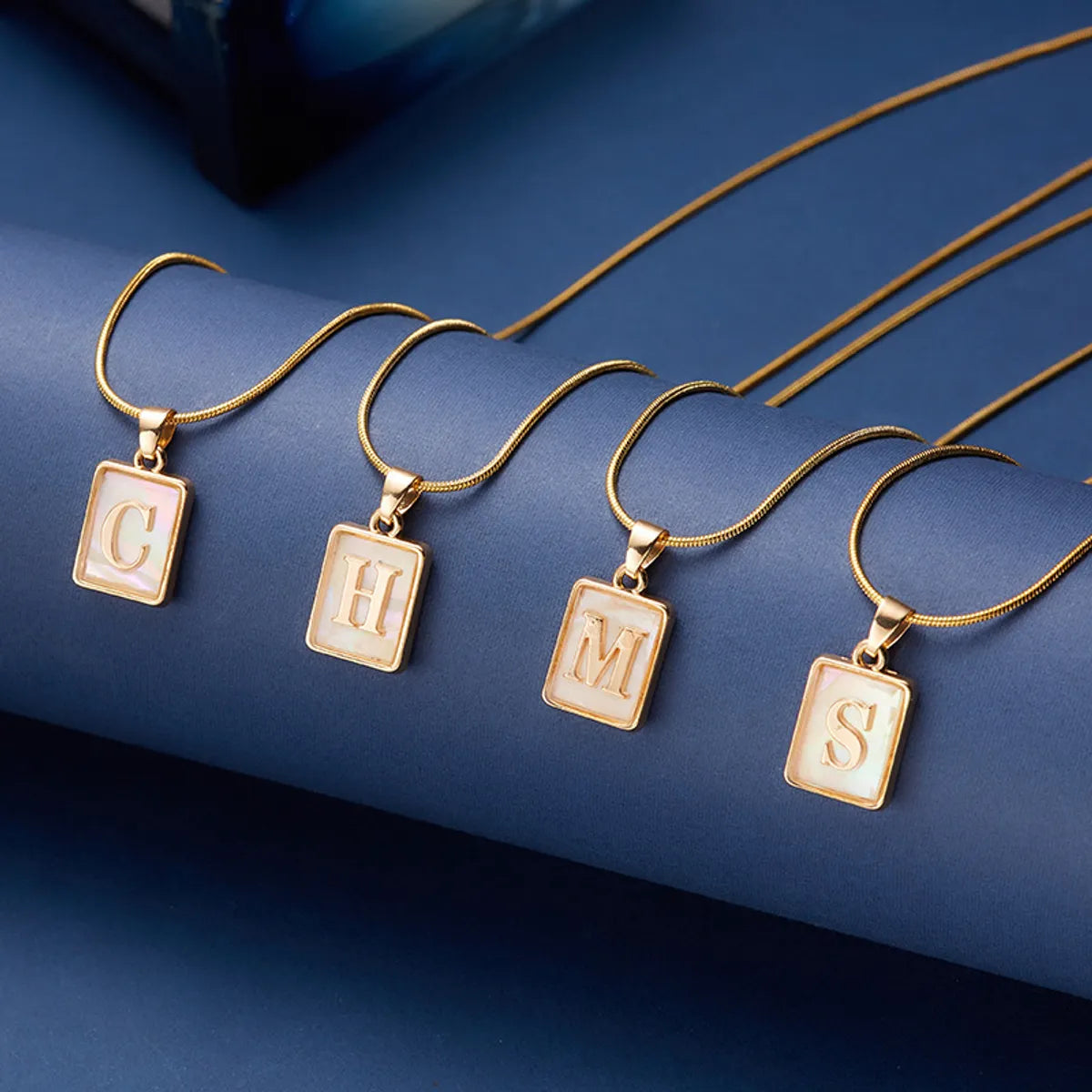 Basic Simple Style Letter Copper Plating Inlay Shell Gold Plated Pendant Necklace