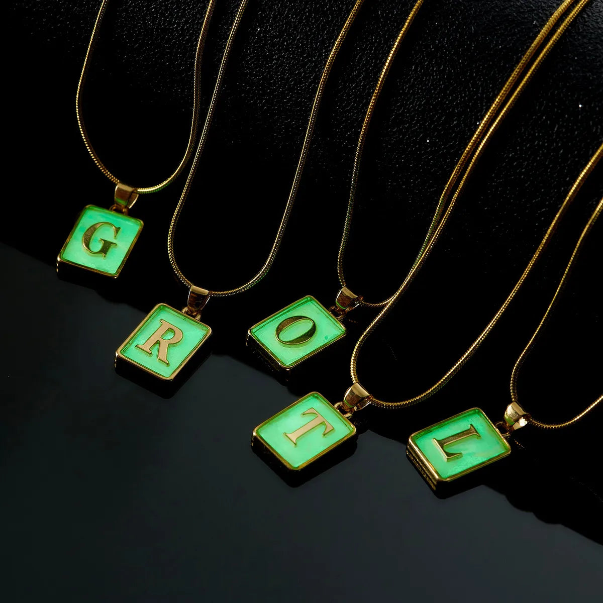 Basic Simple Style Letter Copper Plating Inlay Shell Gold Plated Pendant Necklace