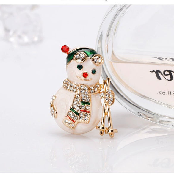 Cartoon Christmas Snowman Brooch Electroplated Alloy Unisex Lapel Pin Festive Holiday Gift Accessory
