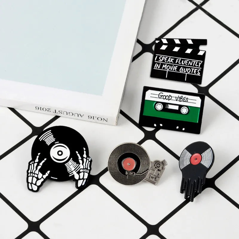 Cartoon Creative Punk Retro Disc Player Alloy Brooch