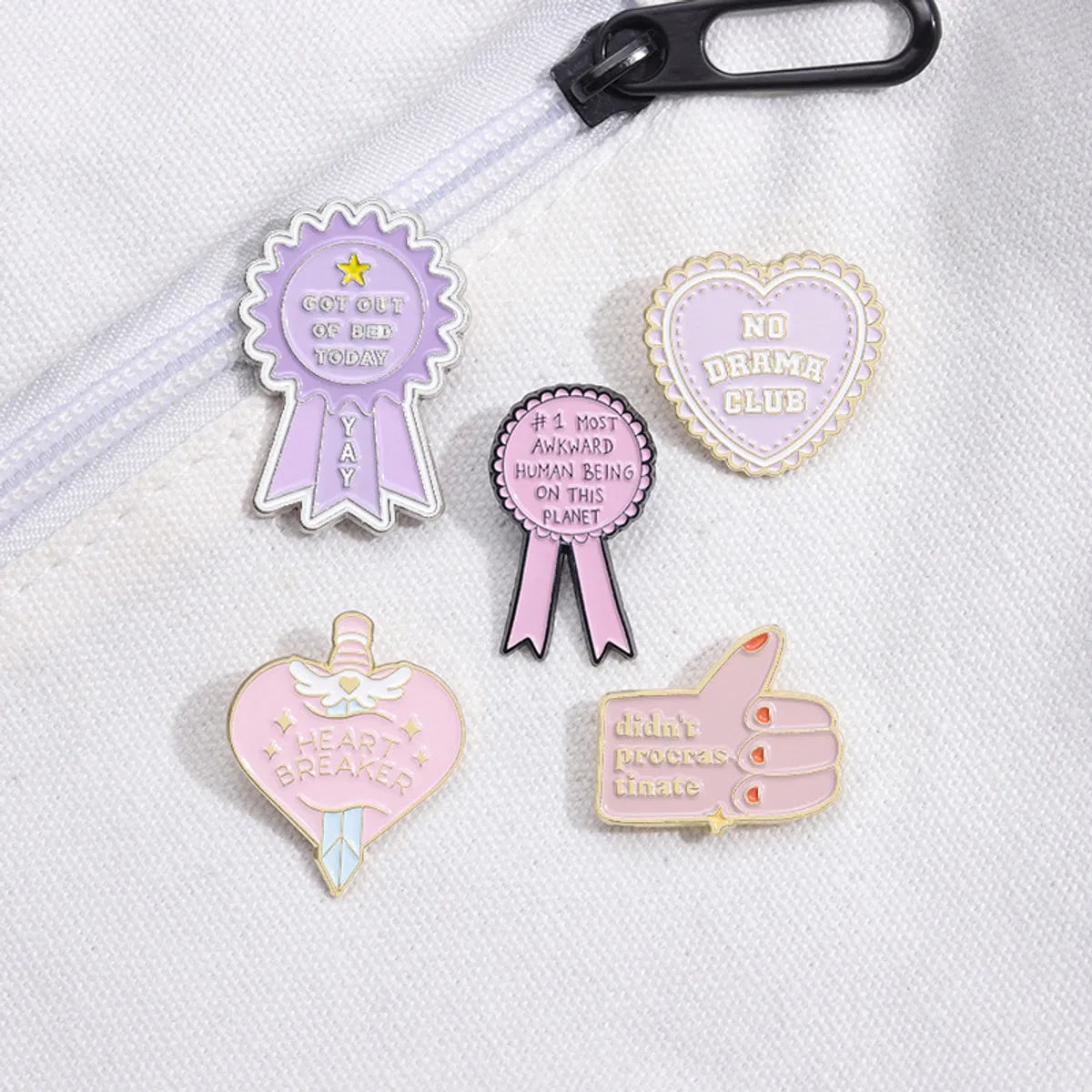 Cartoon Style Cowboy Style Letter Heart Shape Alloy Stamping Stoving Varnish Plating Unisex Brooches